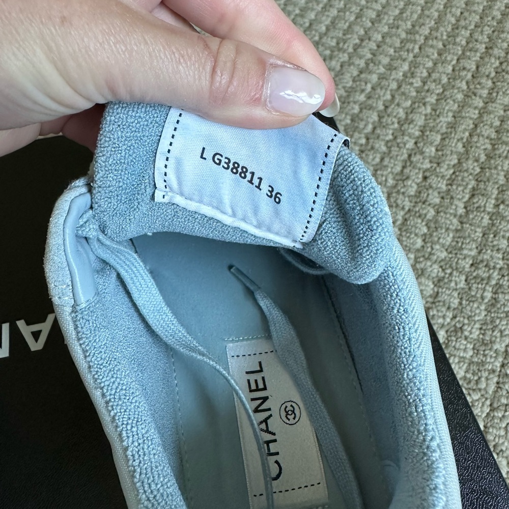 GORGEOUS CHANEL LIGHT BLUE BLUE SNEAKERS FROM 2022 SPRING/SUMMER. SIZE 36. - Picture 6 of 8